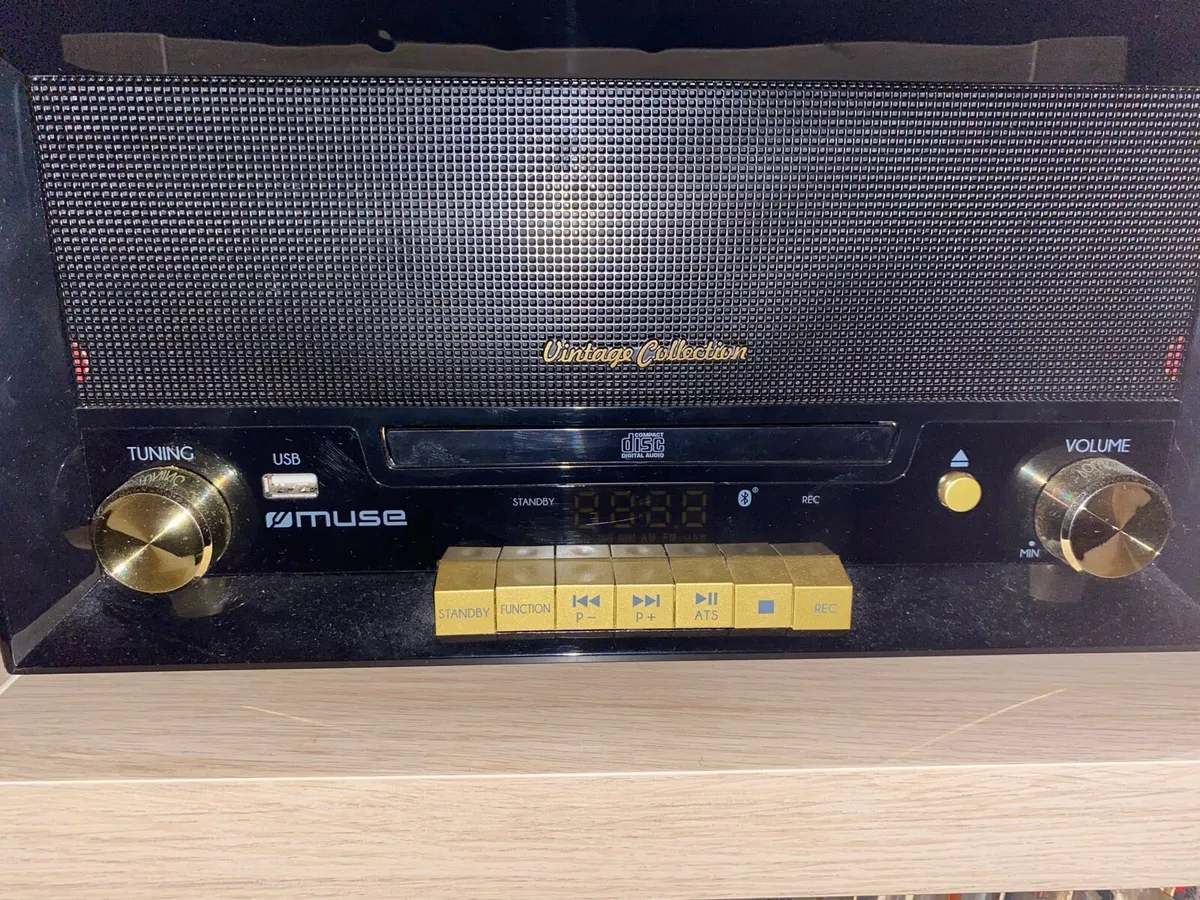 Record Player - Image 2