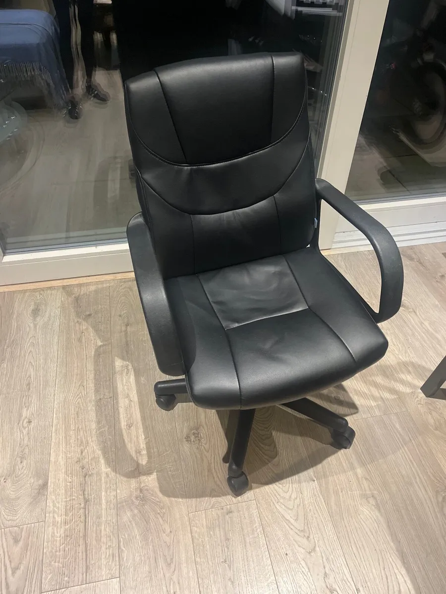 Office chair - Image 1