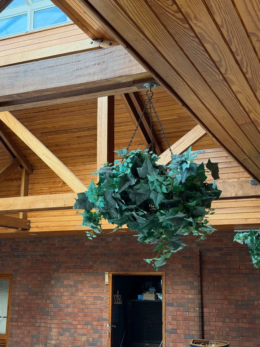 Artificial handing plants