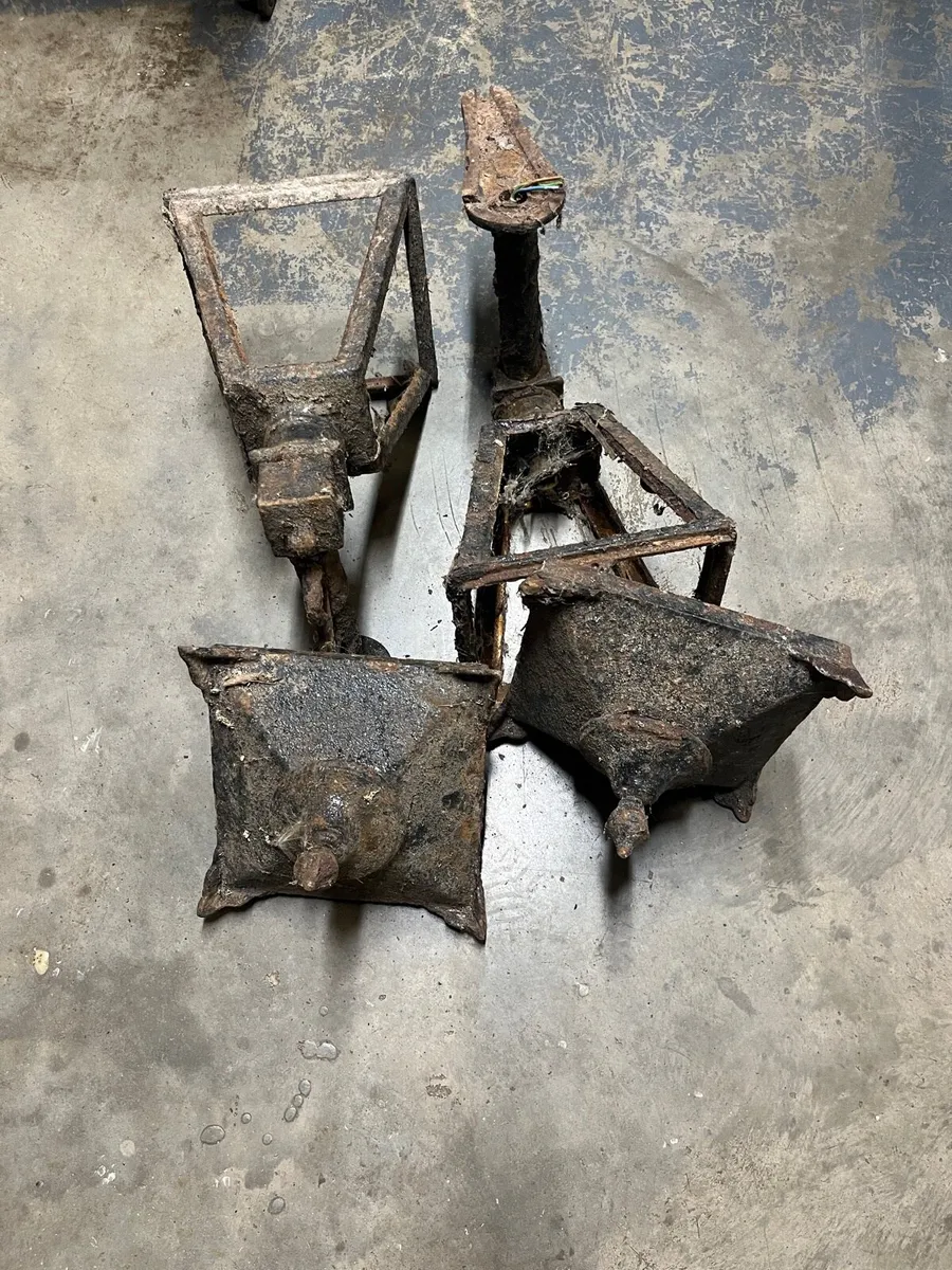 Cast iron lights - Image 1