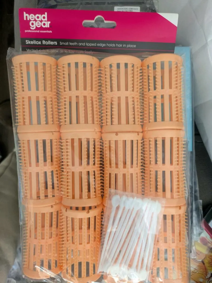 Hair accessories - Image 1