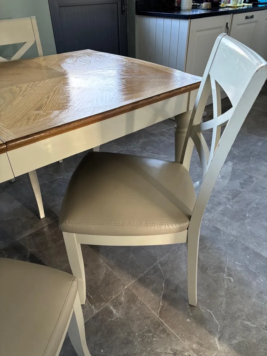 Dining table and 4 chair - Image 2