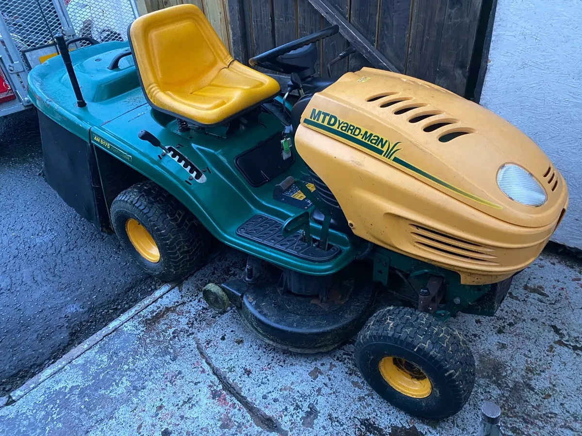 Ride on lawnmower - Image 1