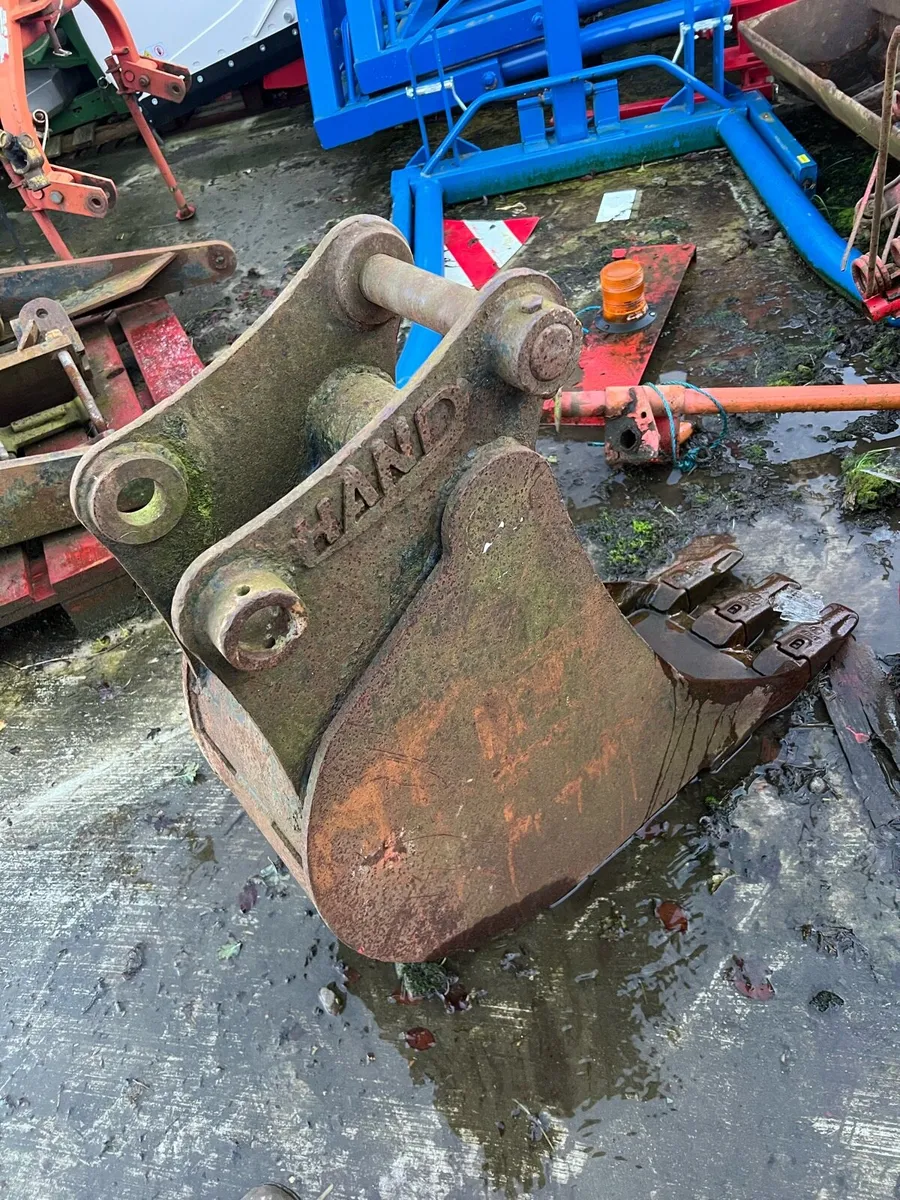 Digger buckets 45mm pins - Image 2