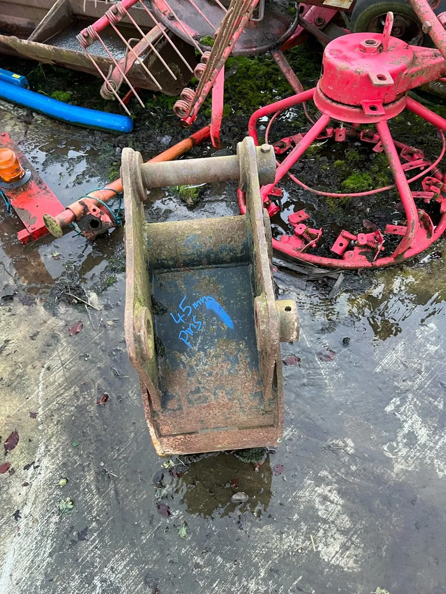 Digger buckets 45mm pins - Image 4