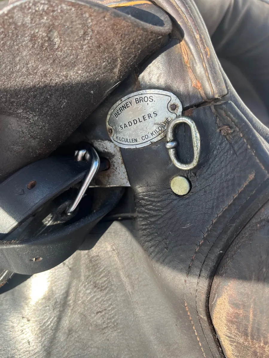 Equestrian saddle - Image 3