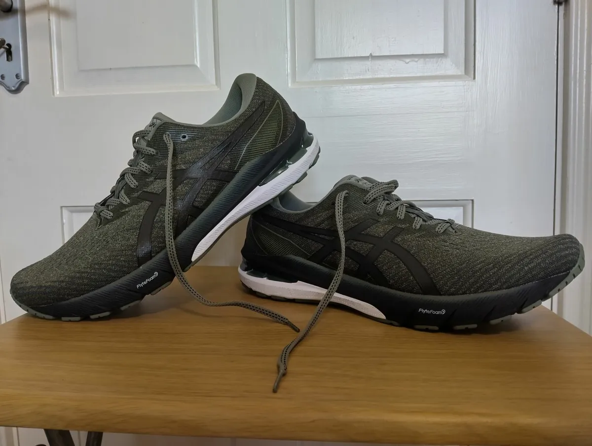 Asics GT - 2000 10 Mens Running Trainers UK 11 - Image 1