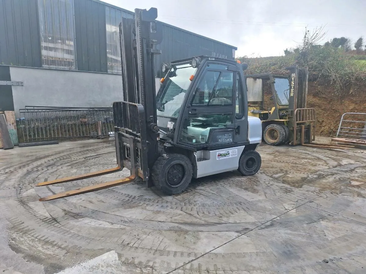 Nissan 3 ton forklift - Image 1