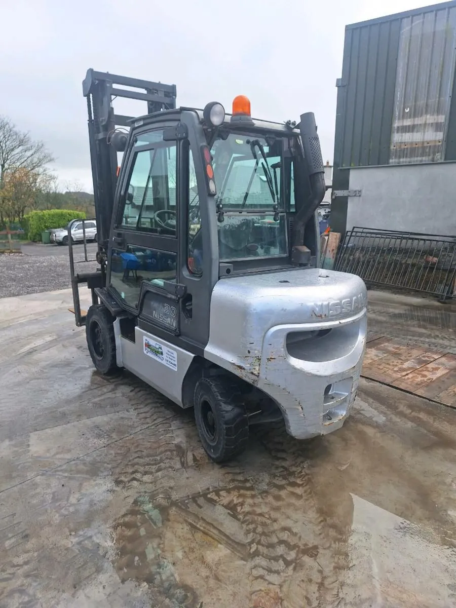 Nissan 3 ton forklift - Image 2