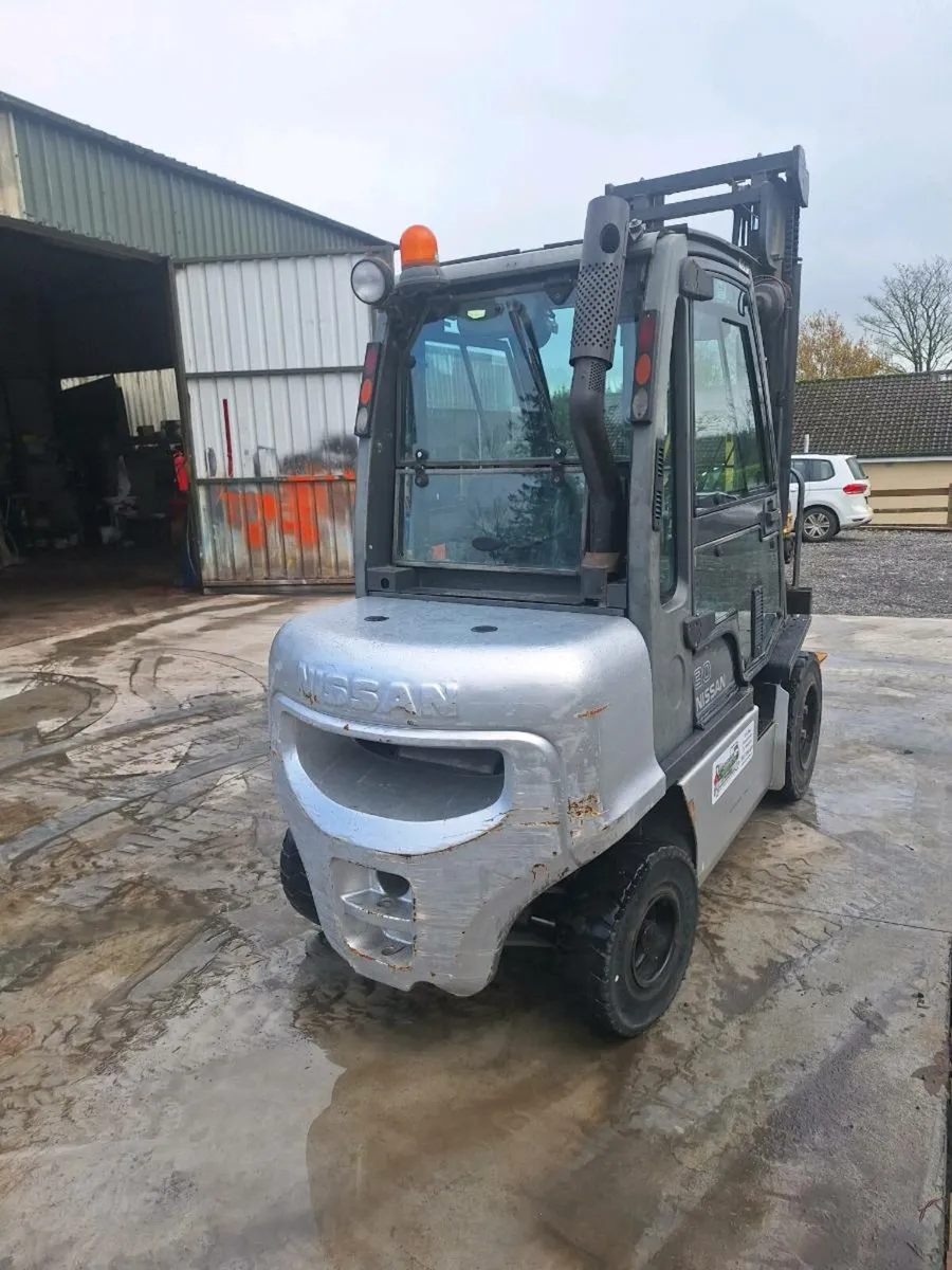 Nissan 3 ton forklift - Image 3