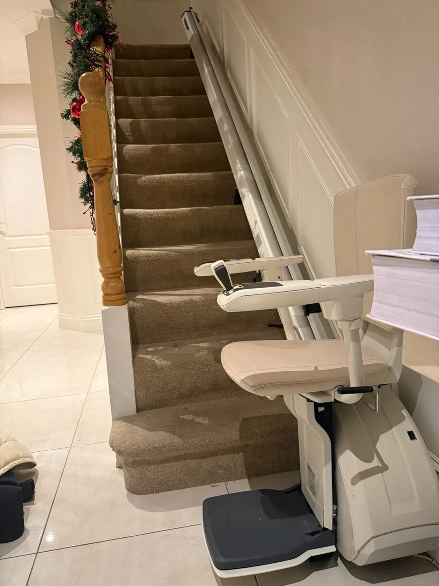 Electric stair lift - Image 1