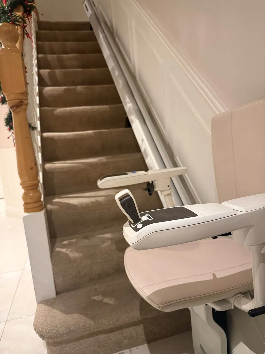Electric stair lift - Image 4
