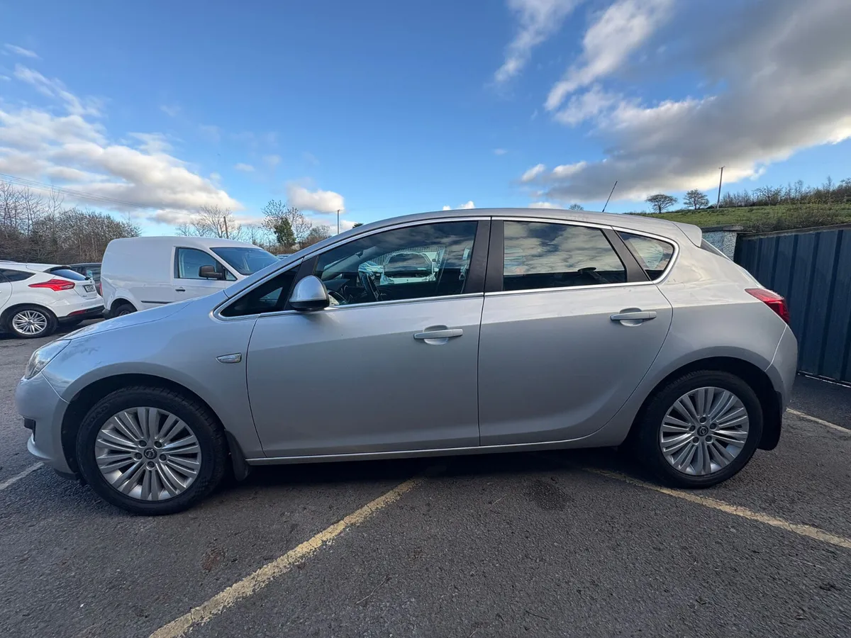 Opel Astra 2015 - Image 2