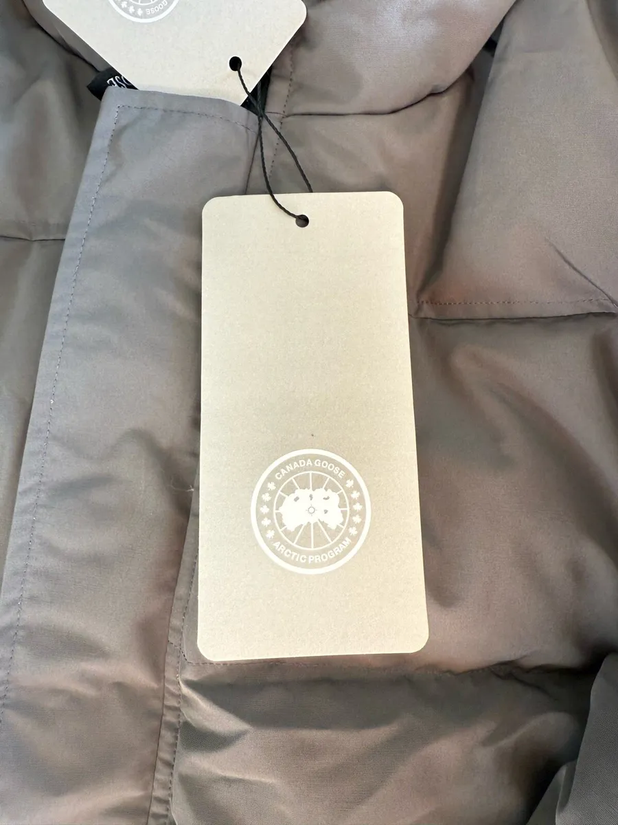 Canada Goose macmillan parka - Image 4