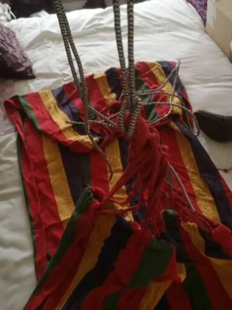 3 Hammocks - Image 4