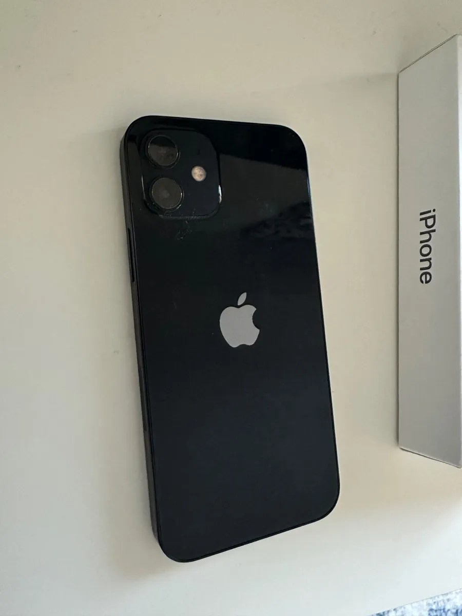 iPhone 12 - Image 4