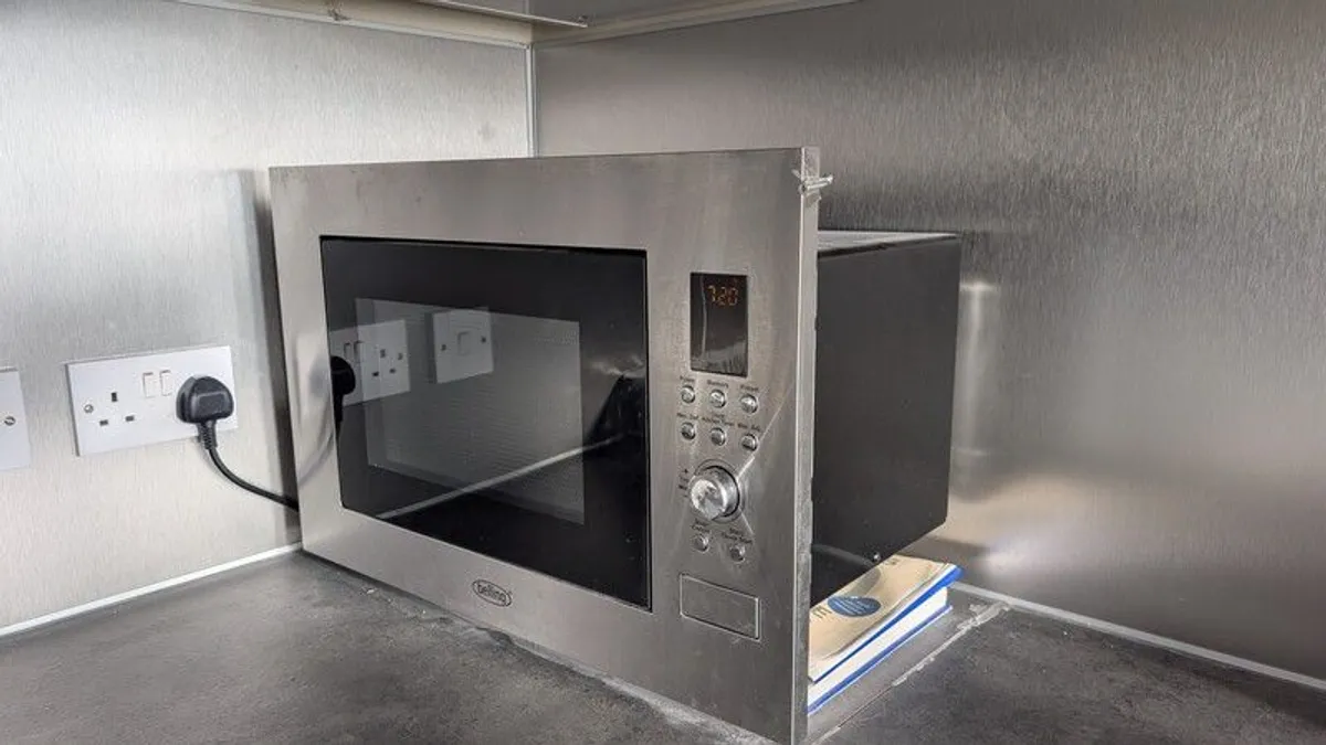 Microwave for sale - Image 3