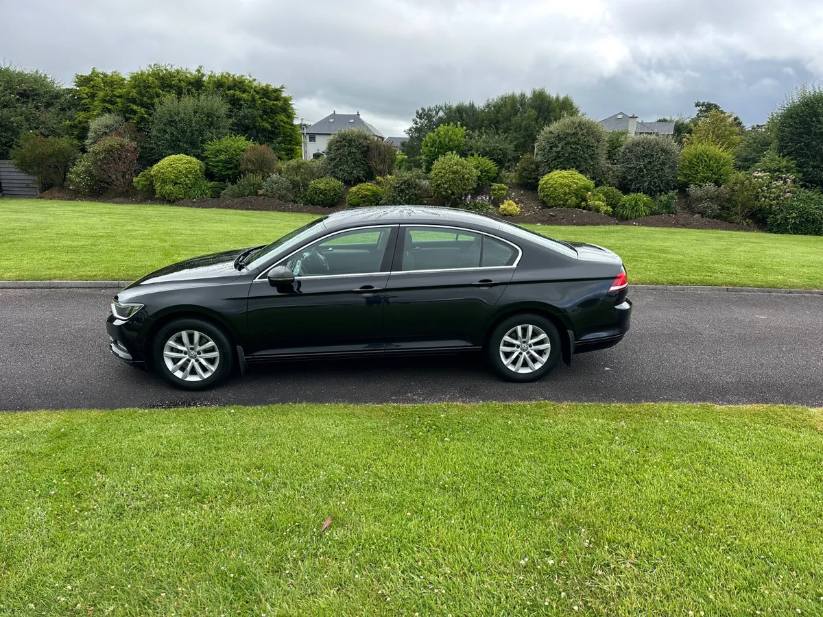 Volkswagen Passat 1.6 TDI Comfortline - Image 2