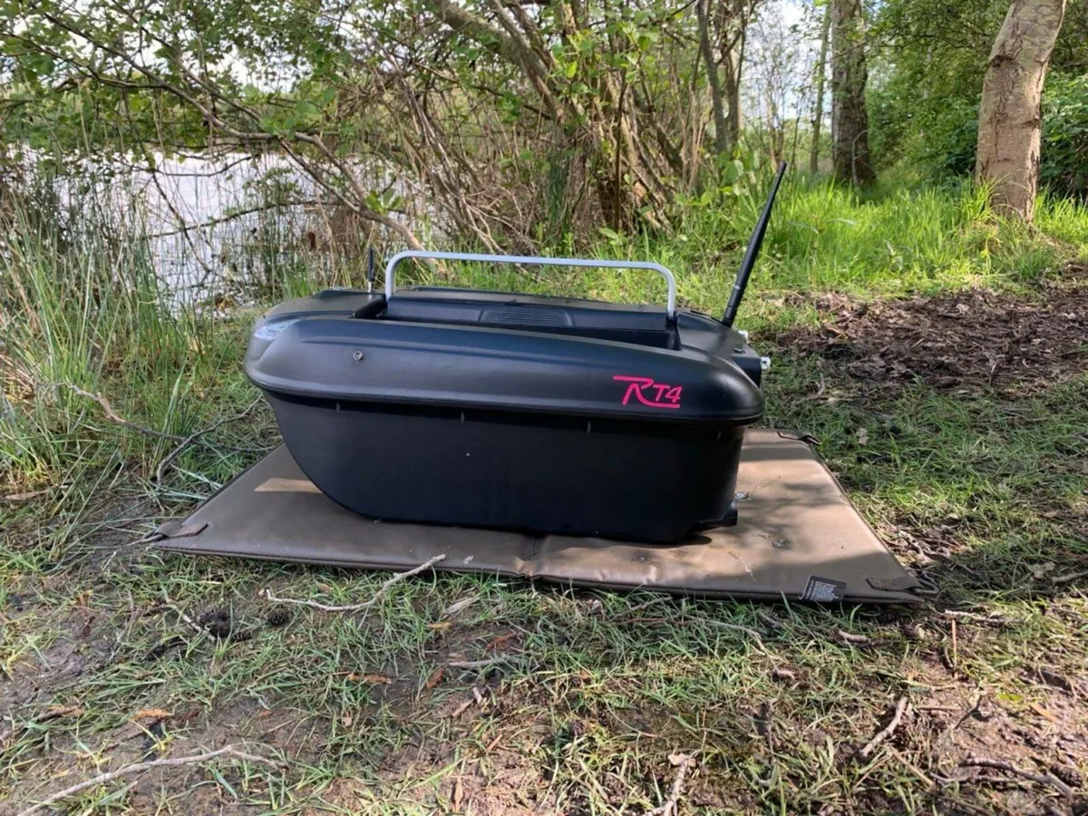 Carplounge RT4 Bait Boat with Accessories - Image 2