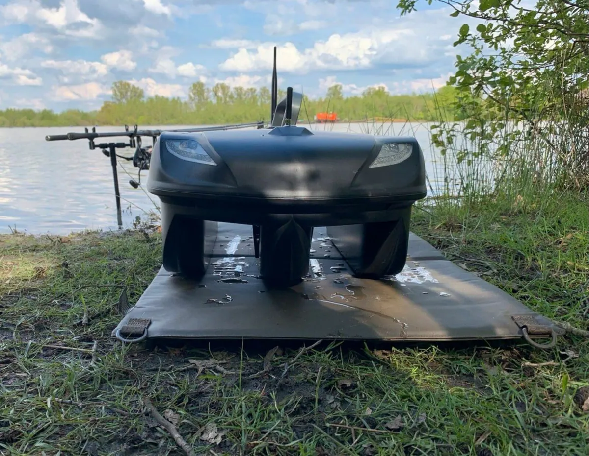 Carplounge RT4 Bait Boat with Accessories - Image 3