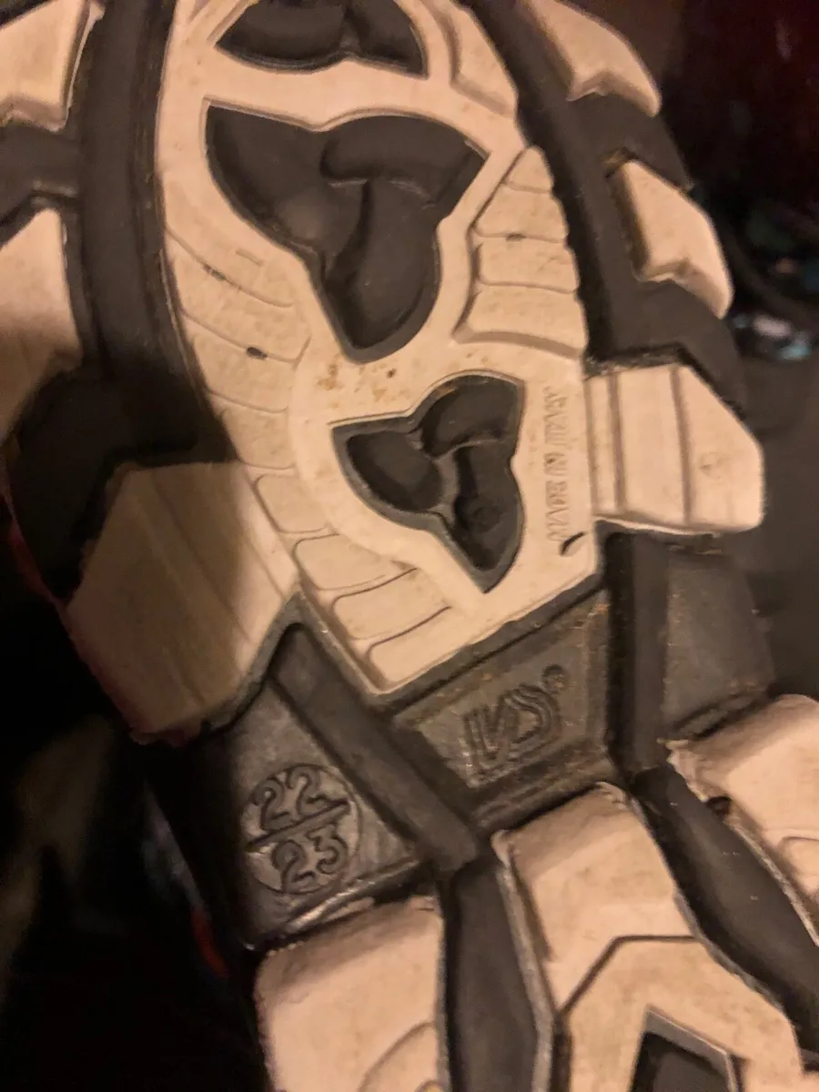 Boys boots size 22/23 €5 - Image 3