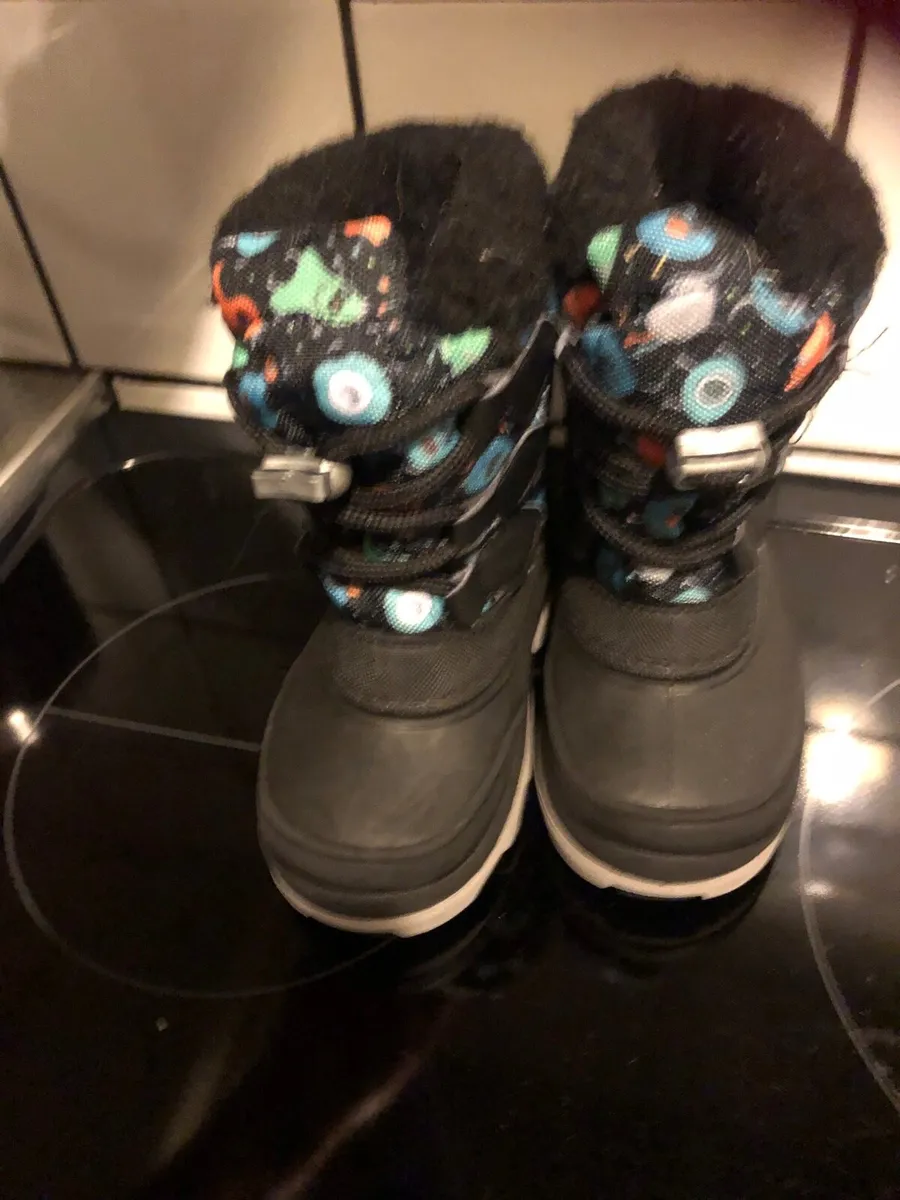 Boys boots size 22/23 €5 - Image 4