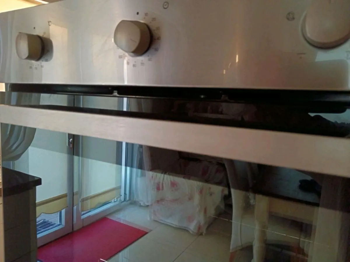 Electric oven - Image 1