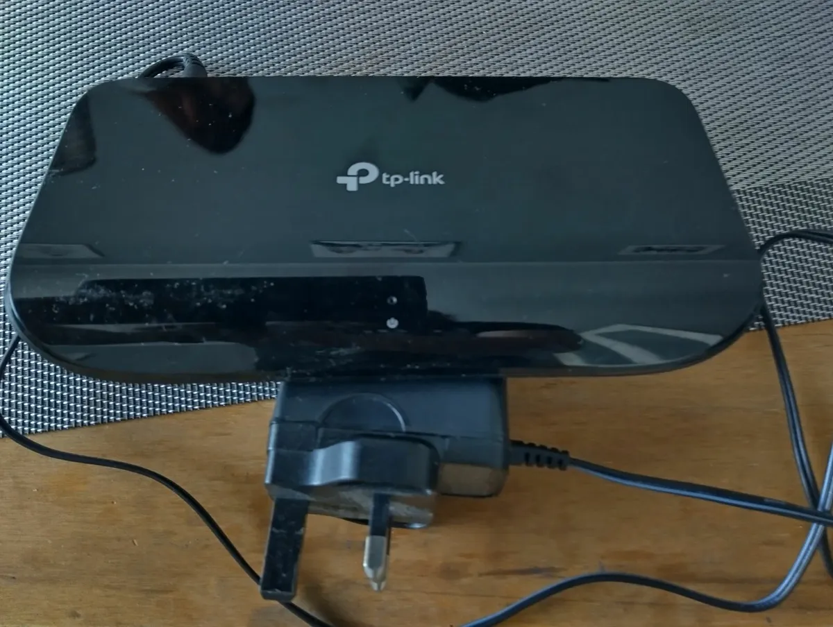 2 x TP-Link Desktop Switches - Image 1