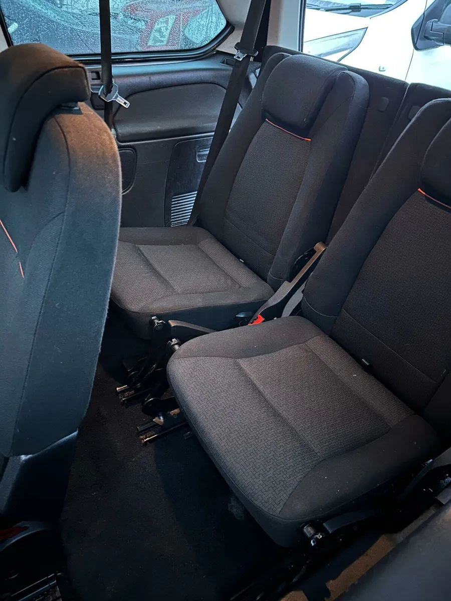 Ford Galaxy - Image 2