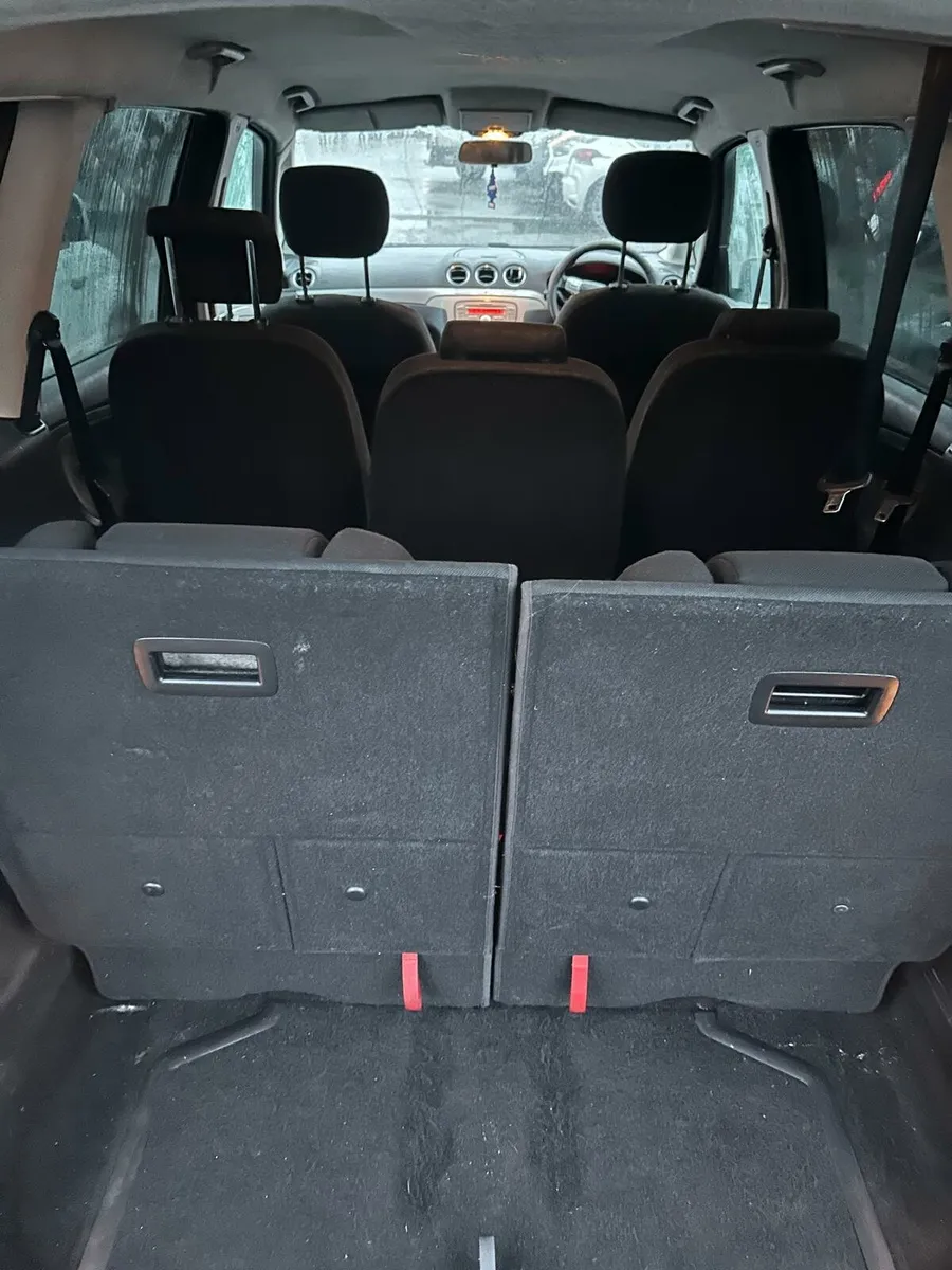 Ford Galaxy - Image 4