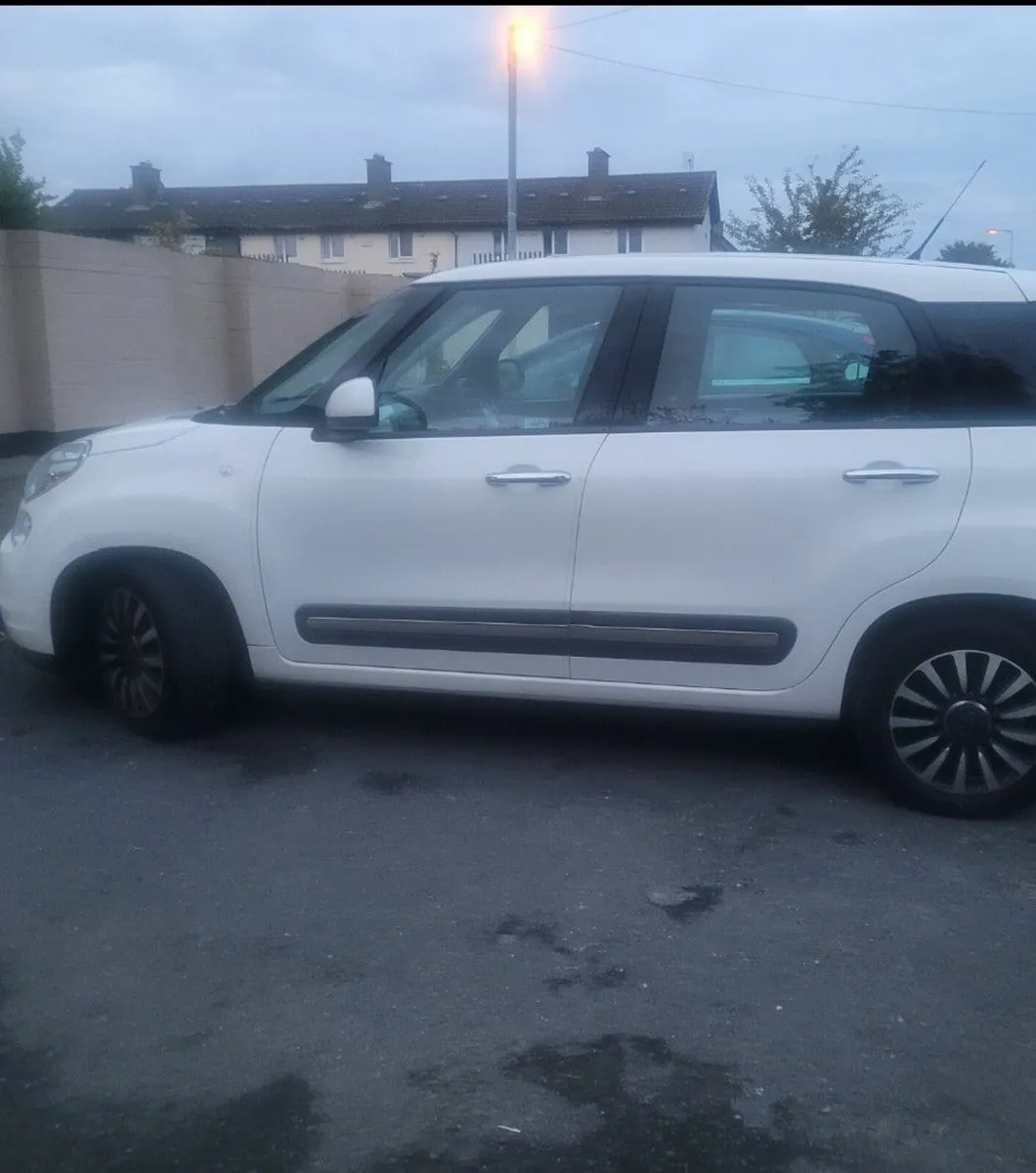 Fiat 500L 2013 - Image 2