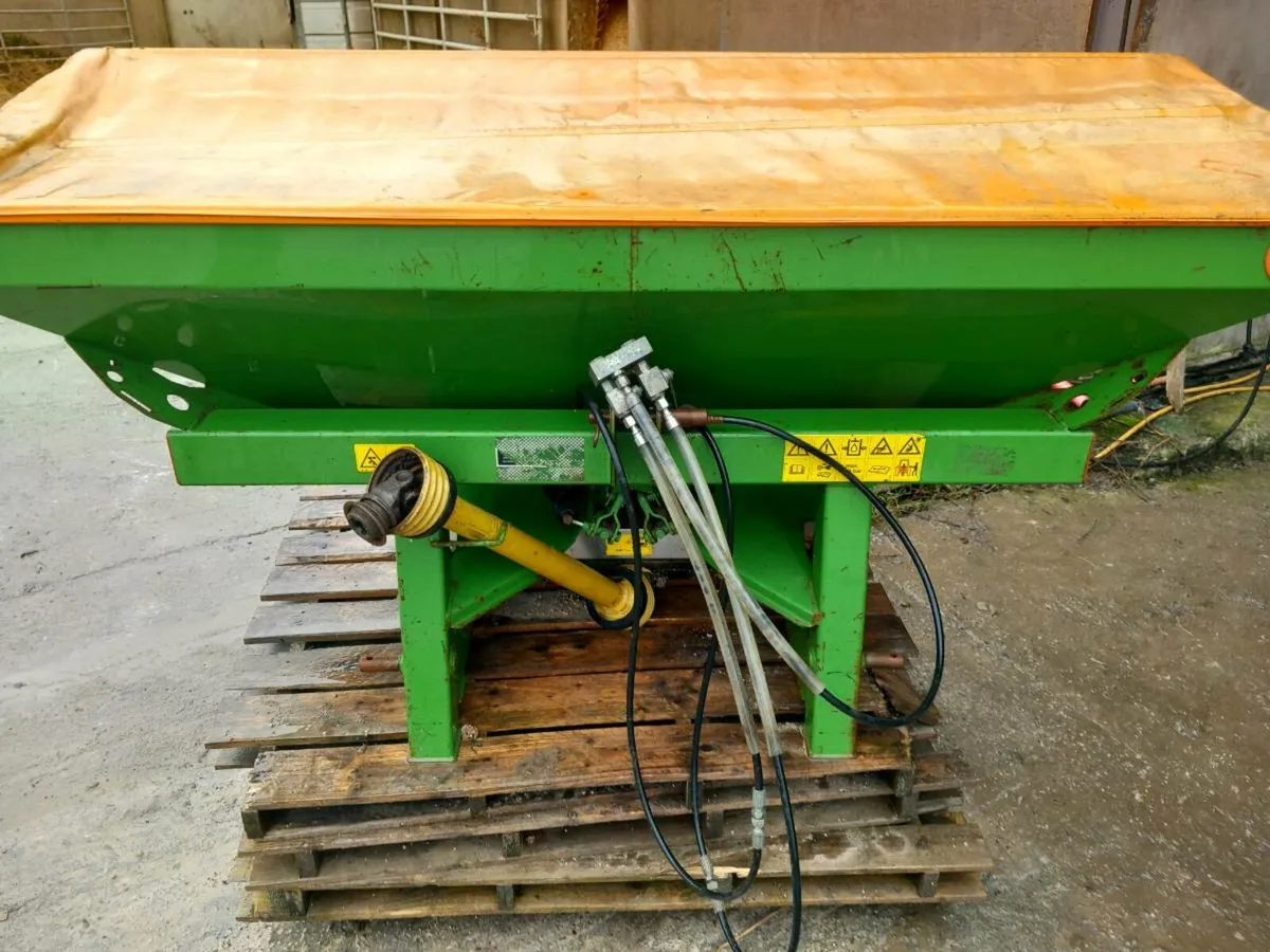 Fertiliser spreader - Image 1