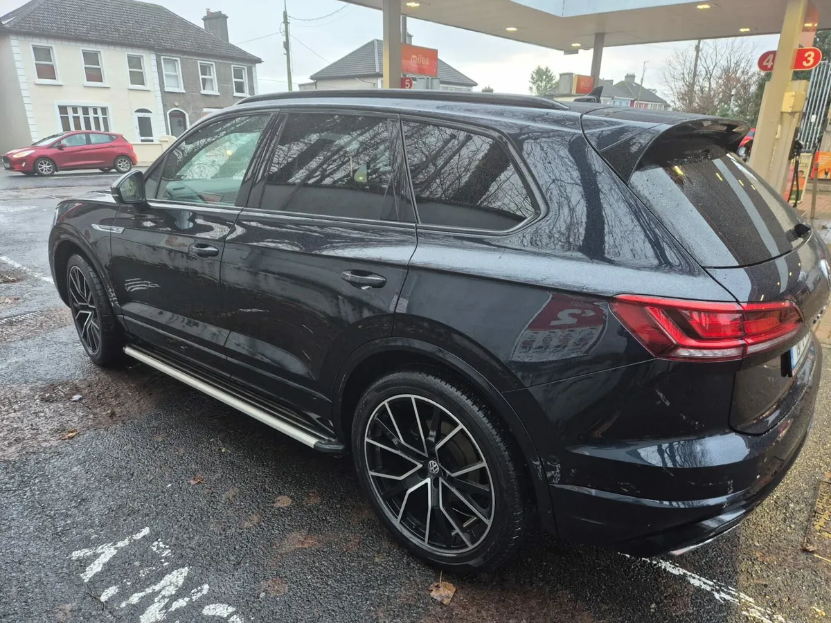 VW Toureg R-Line Black Edition 2019 - Image 2