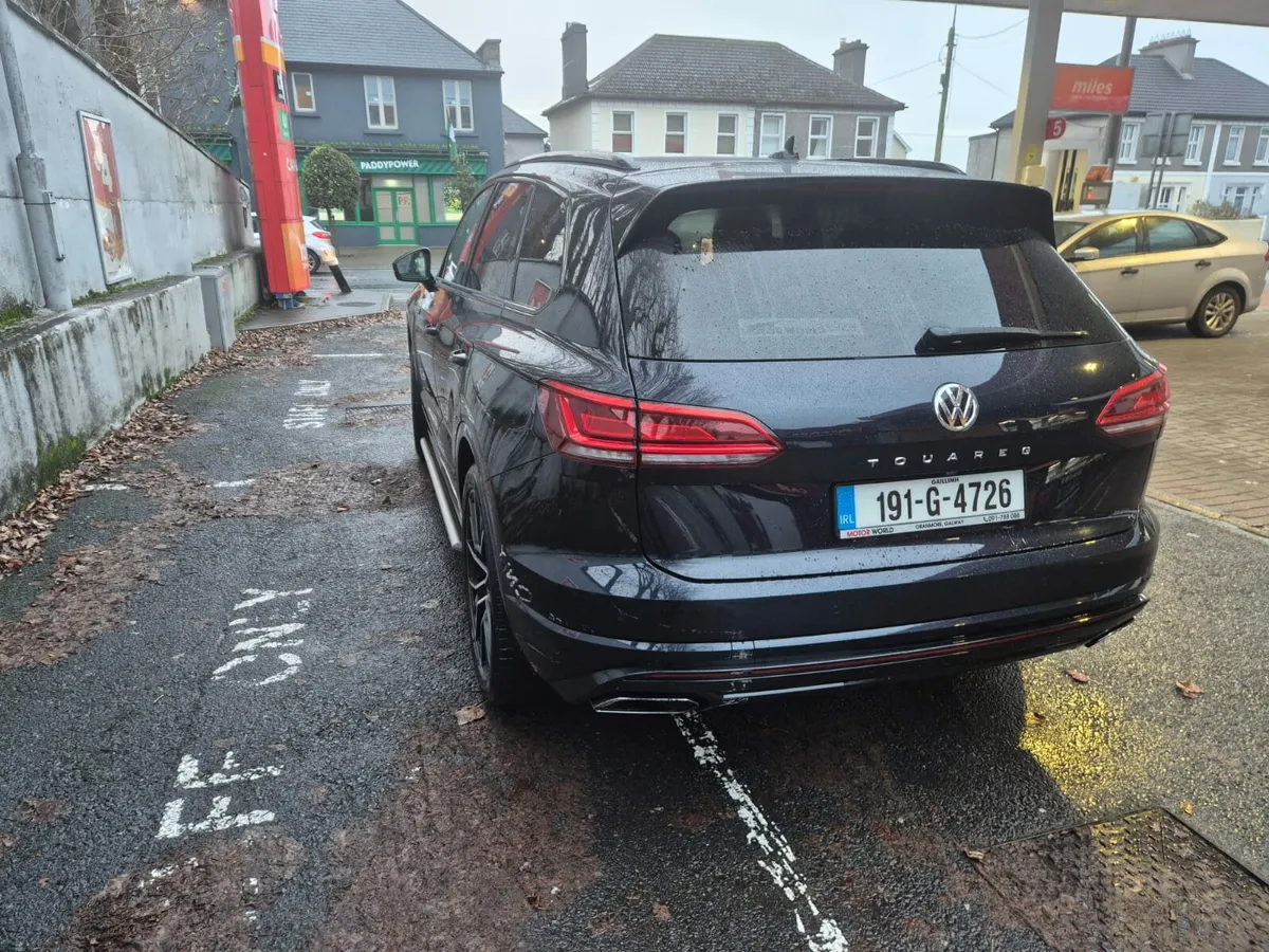 VW Toureg R-Line Black Edition 2019 - Image 4