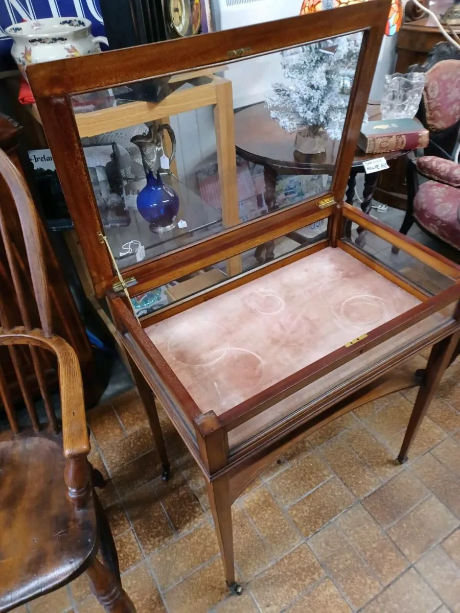 Mahogony shop display cabinet - Image 1