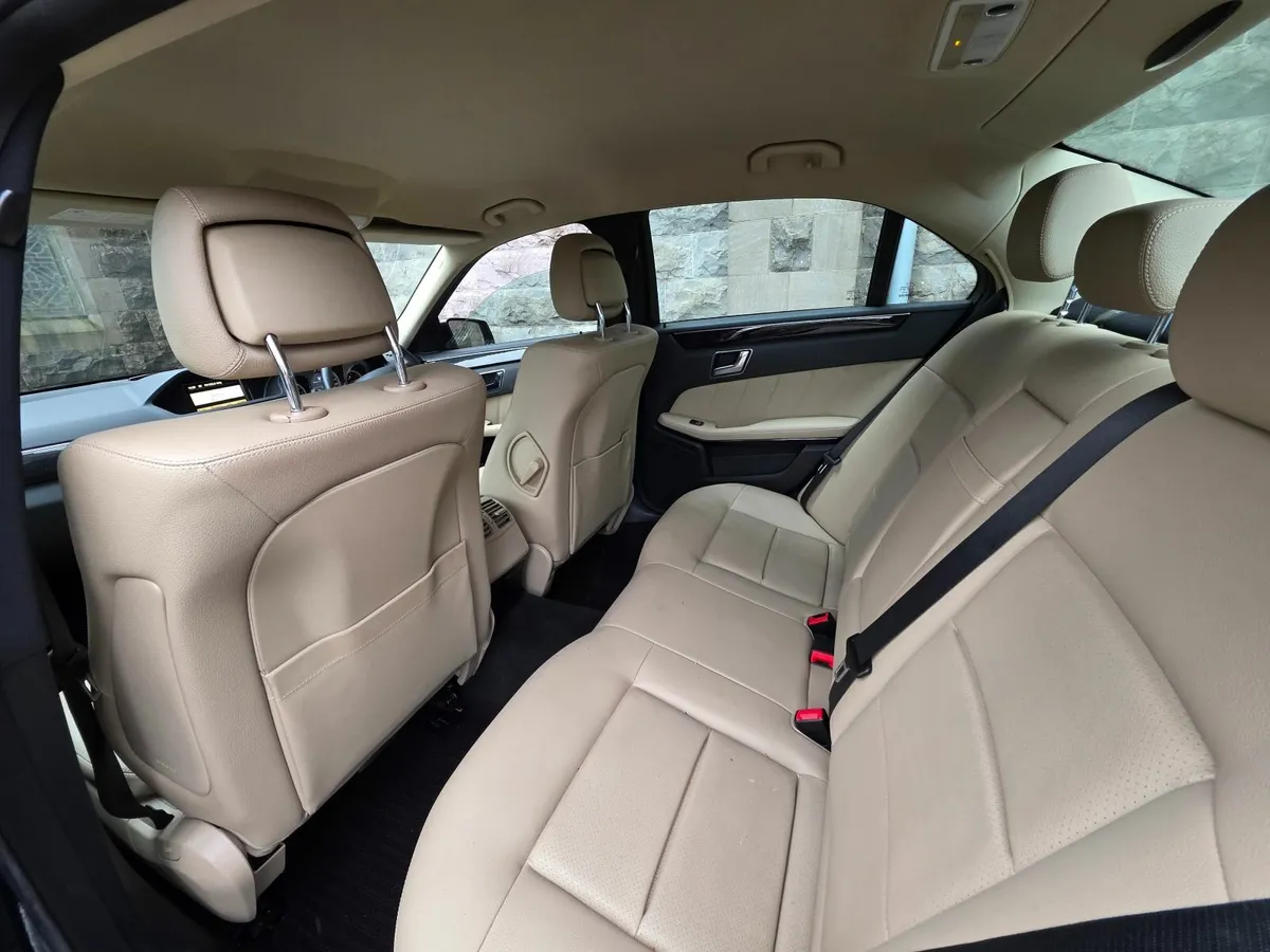 MERCEDES-BENZ E CLASS 2011 LOW MILEAGE - Image 4