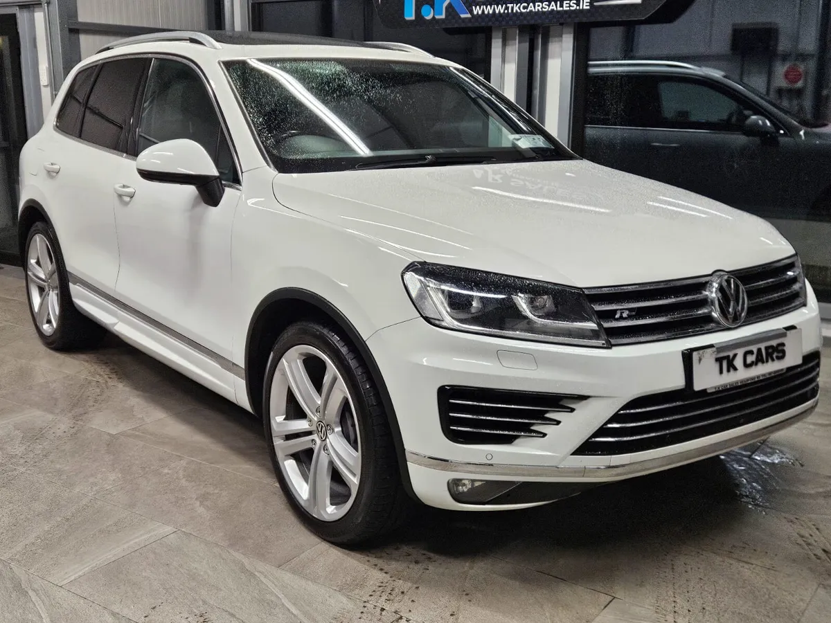 15 VOLKSWAGEN TOUAREG R-LINE 5 SEATER - Image 1