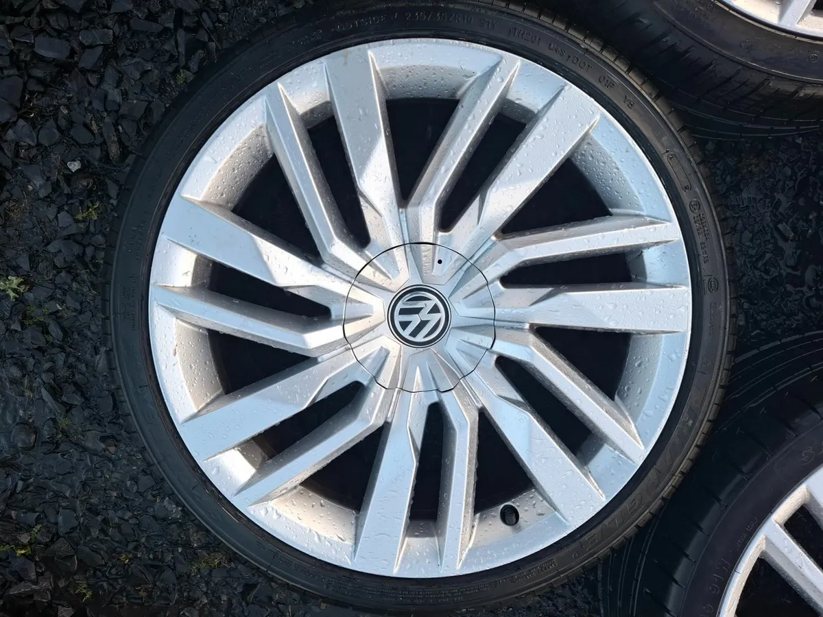 19" Genuine Vw Alloys with tyres - Image 4