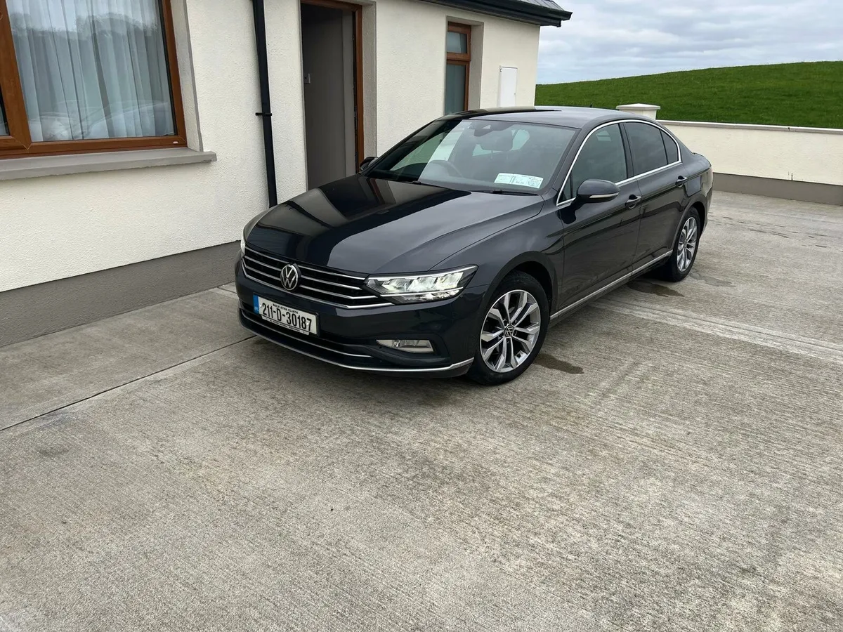 Volkswagen Passat Elegance - Image 1