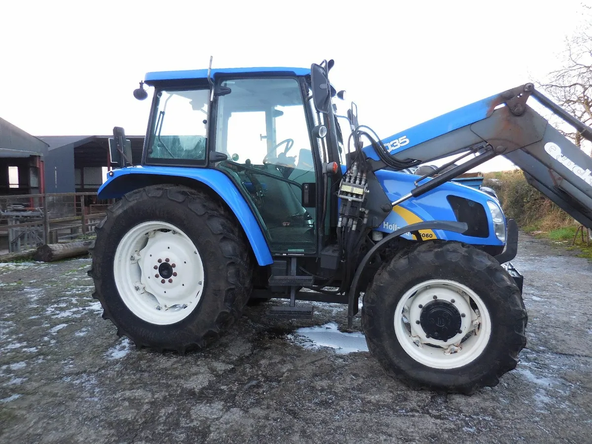2011 NEWHOLLAND T5060 AND LOADER - Image 1