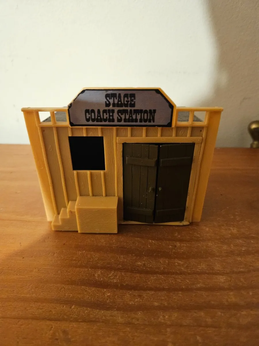 Britains Timpo Stagecoach Station - Image 1