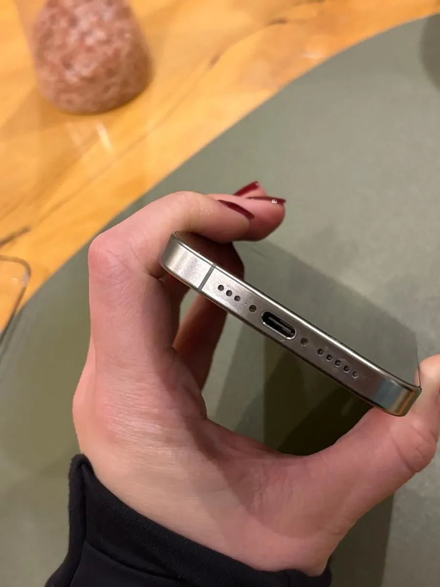 iPhone 15 Pro - Image 2