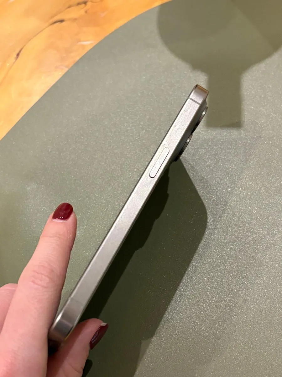 iPhone 15 Pro - Image 3