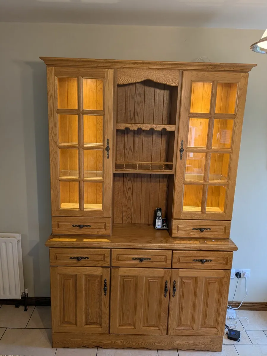 Solid oak kitchen display dresser unit - Image 1
