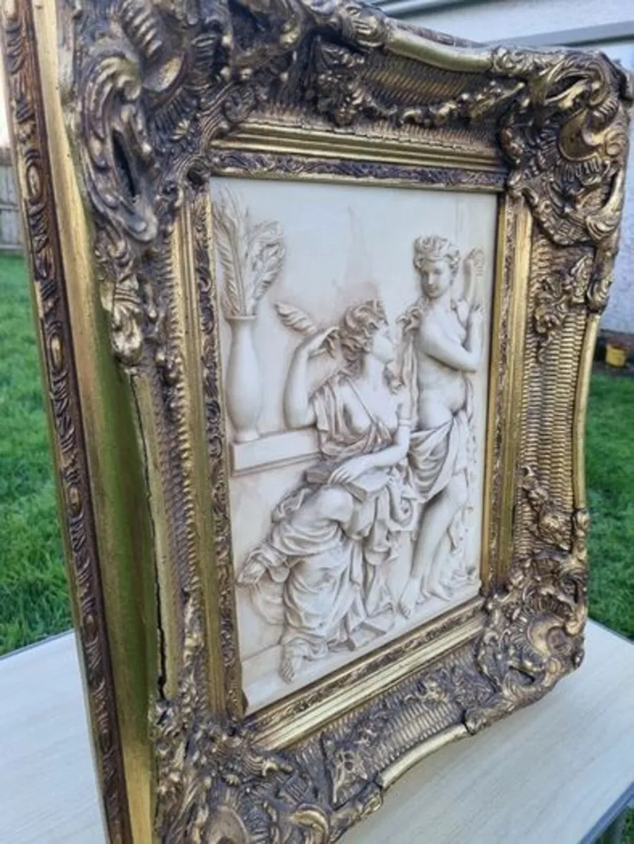 A large mythological bas-relief in a gold frame - Image 3