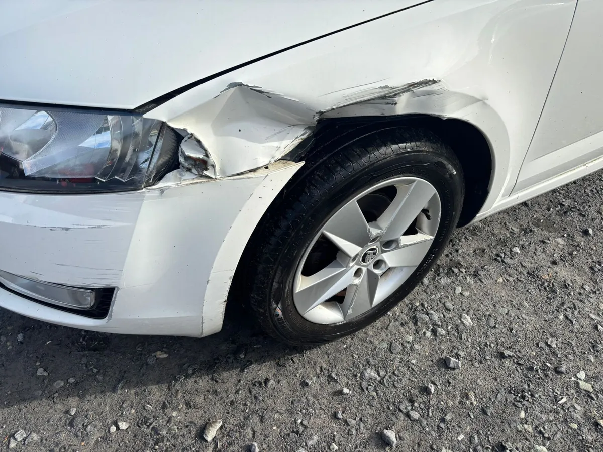 2015 Skoda Octavia 1.6 Diesel drive away - Image 4