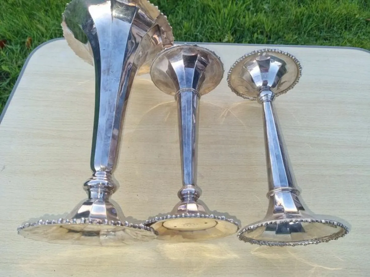 Daniel & Arter Connaught silver plated 3 vases - Image 4
