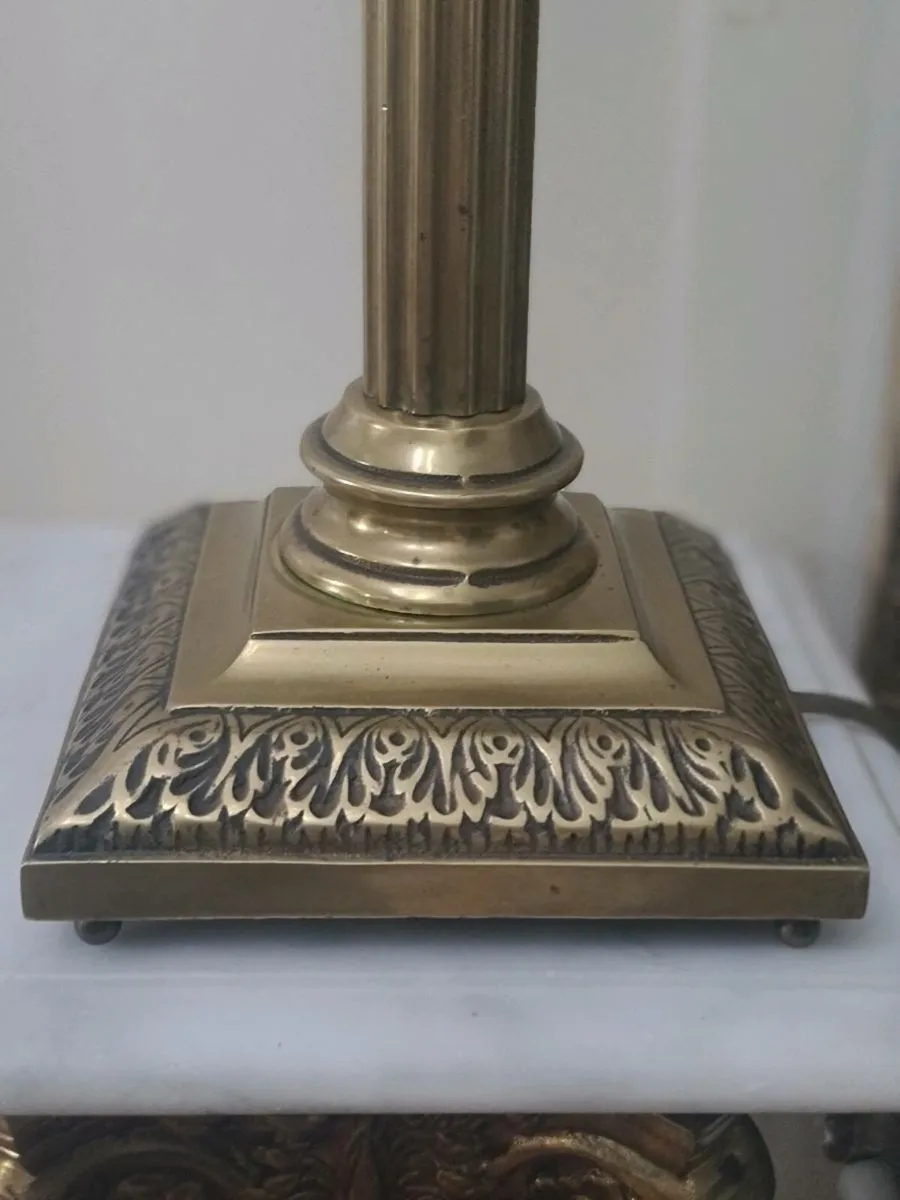 Tall Corinthian vintage lamp - Image 2