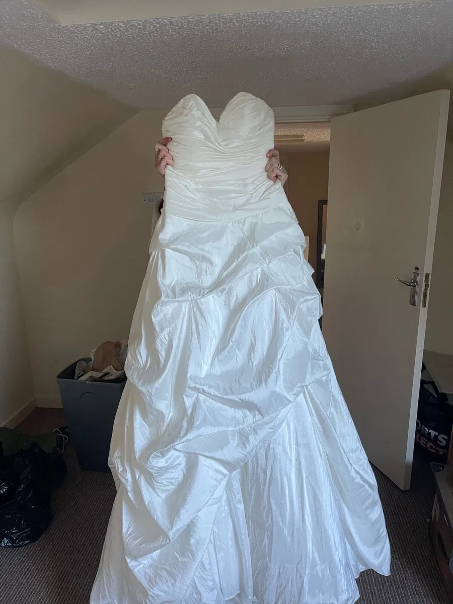 Wedding dress - Image 2