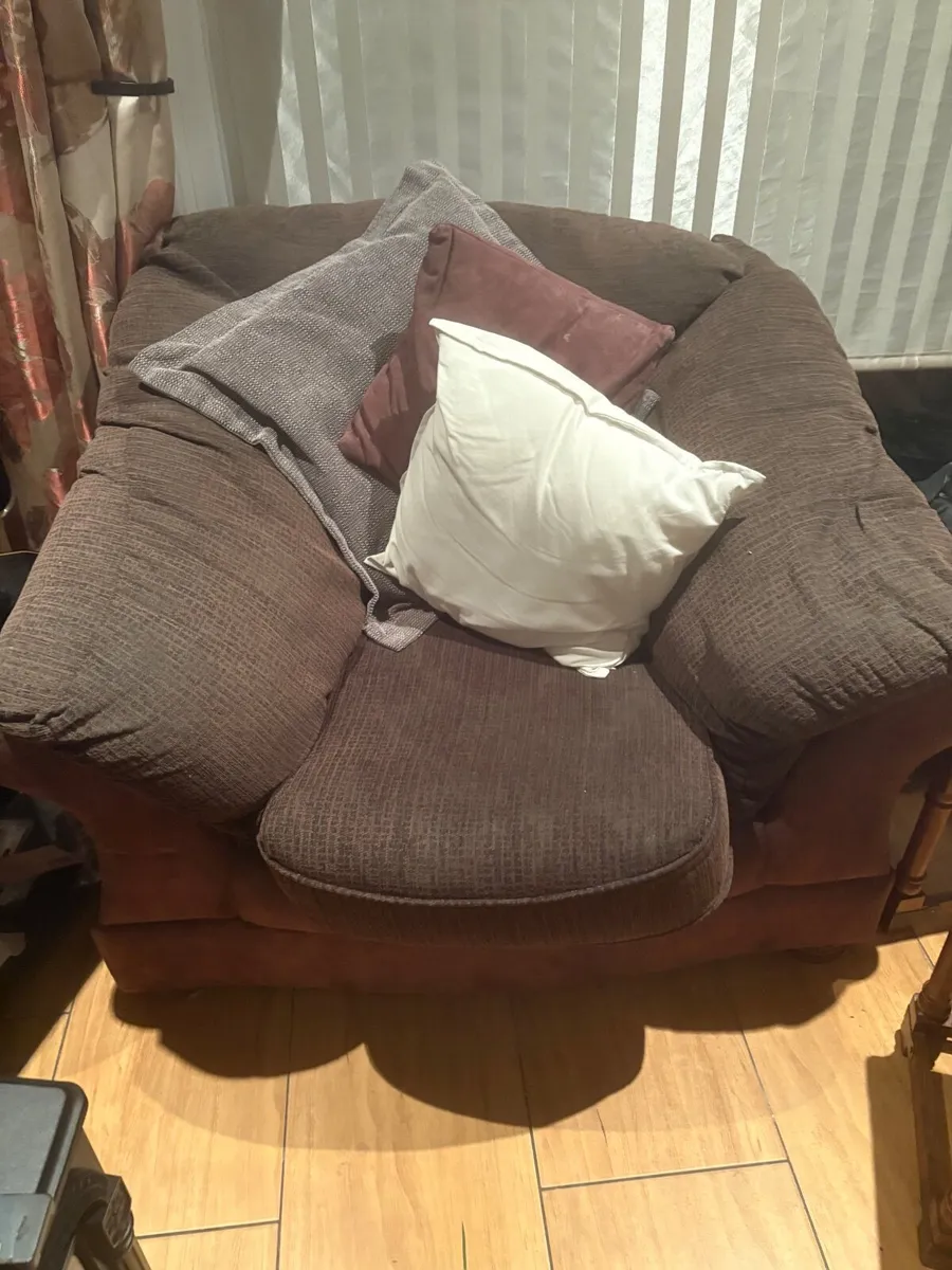 Couch and arm chair - Image 2